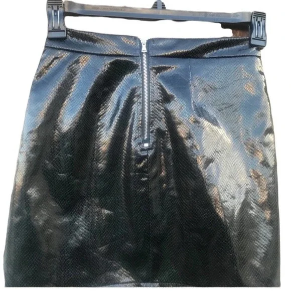 - Tiger Mist, Black embossed faux leather - Picture 5 of 9